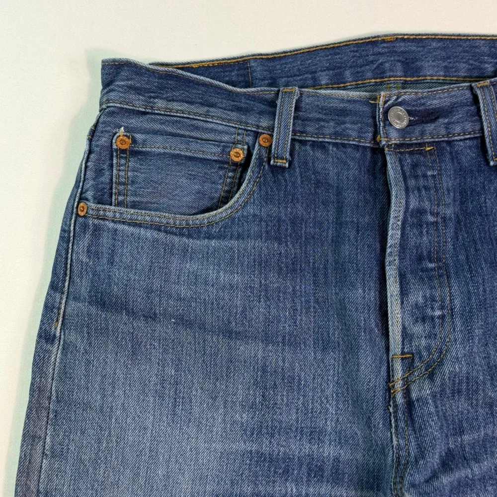 Levis 501 Original Fit Mens Blue Denim Straight Leg Button Fly Jeans 34x31‎
